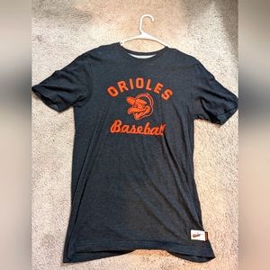 Medium orioles T shirt